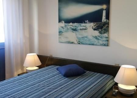Blue Home Марина ди Кастането Кардучи Екстериор снимка
